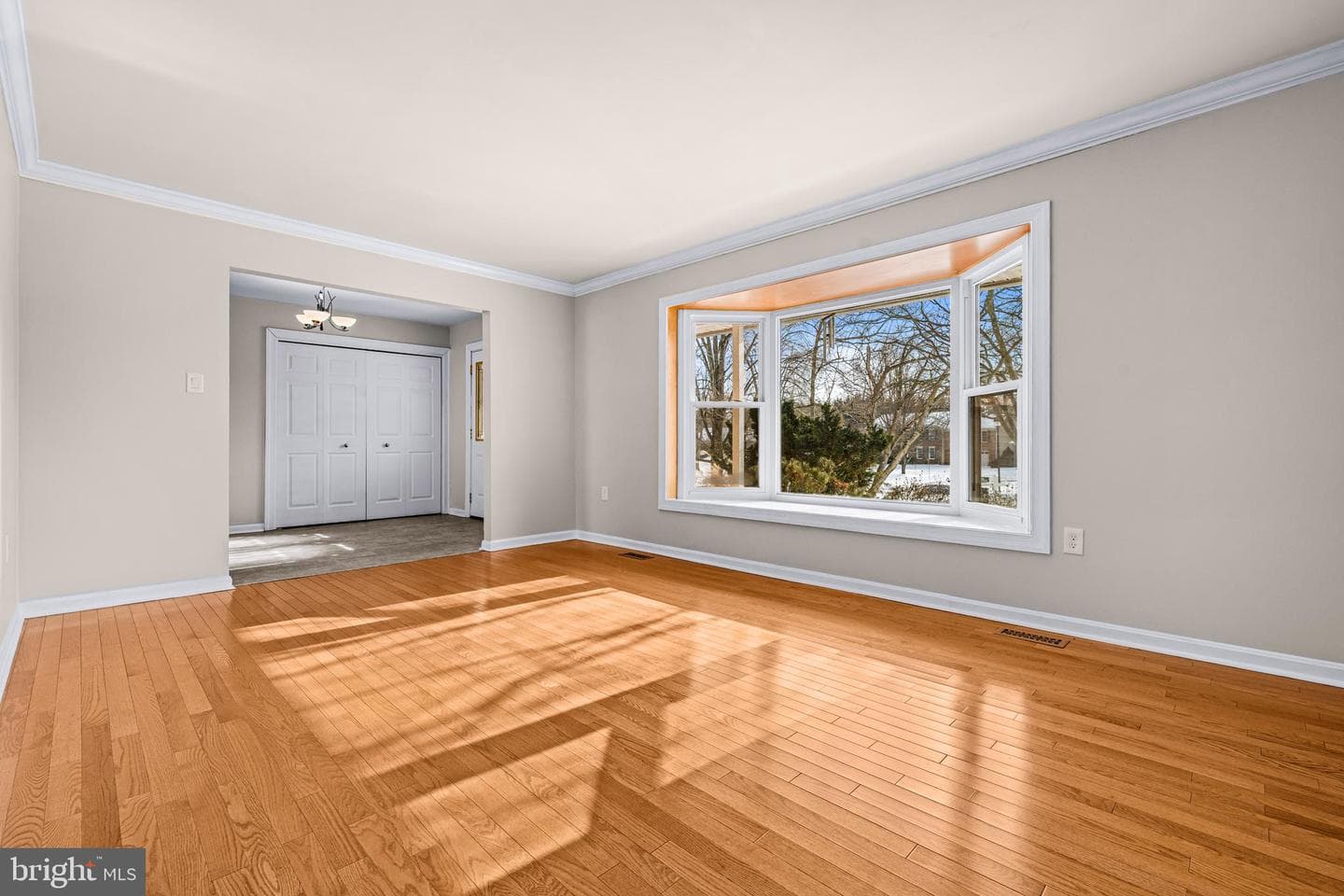 6102 Gallery Street photo 4