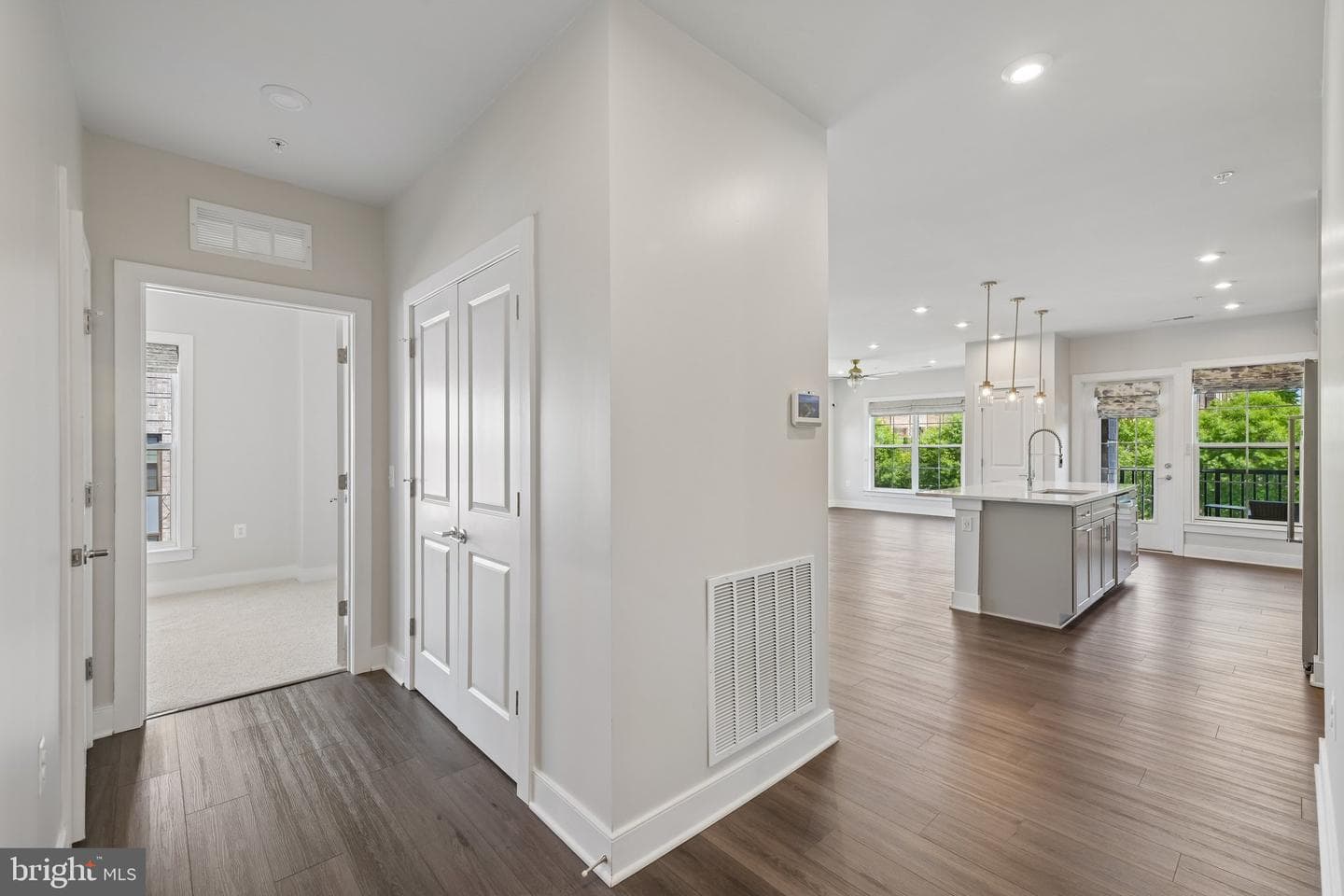 104 Saint Ives Place #402 photo 2