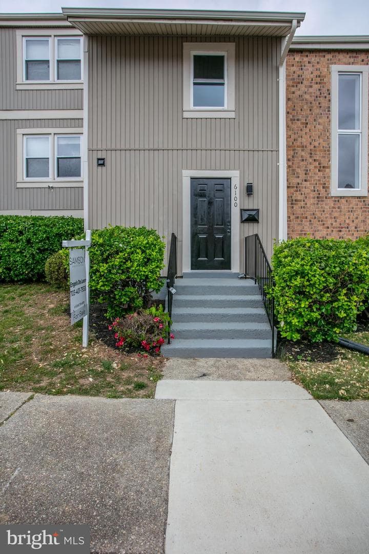 6100 Brandyhall Court photo 4