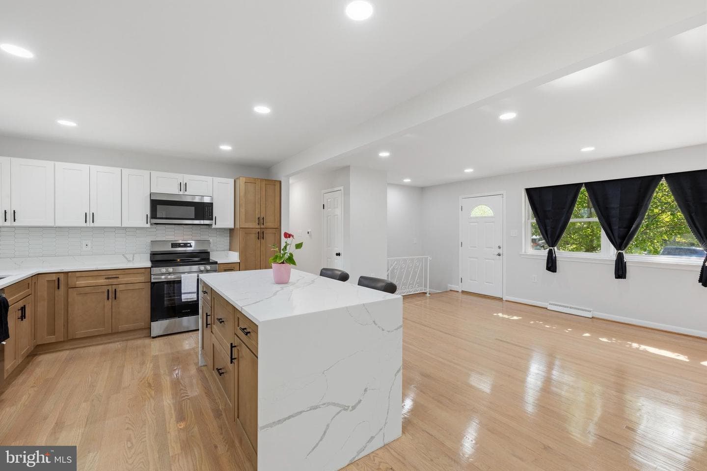 6109 Colonial Terrace