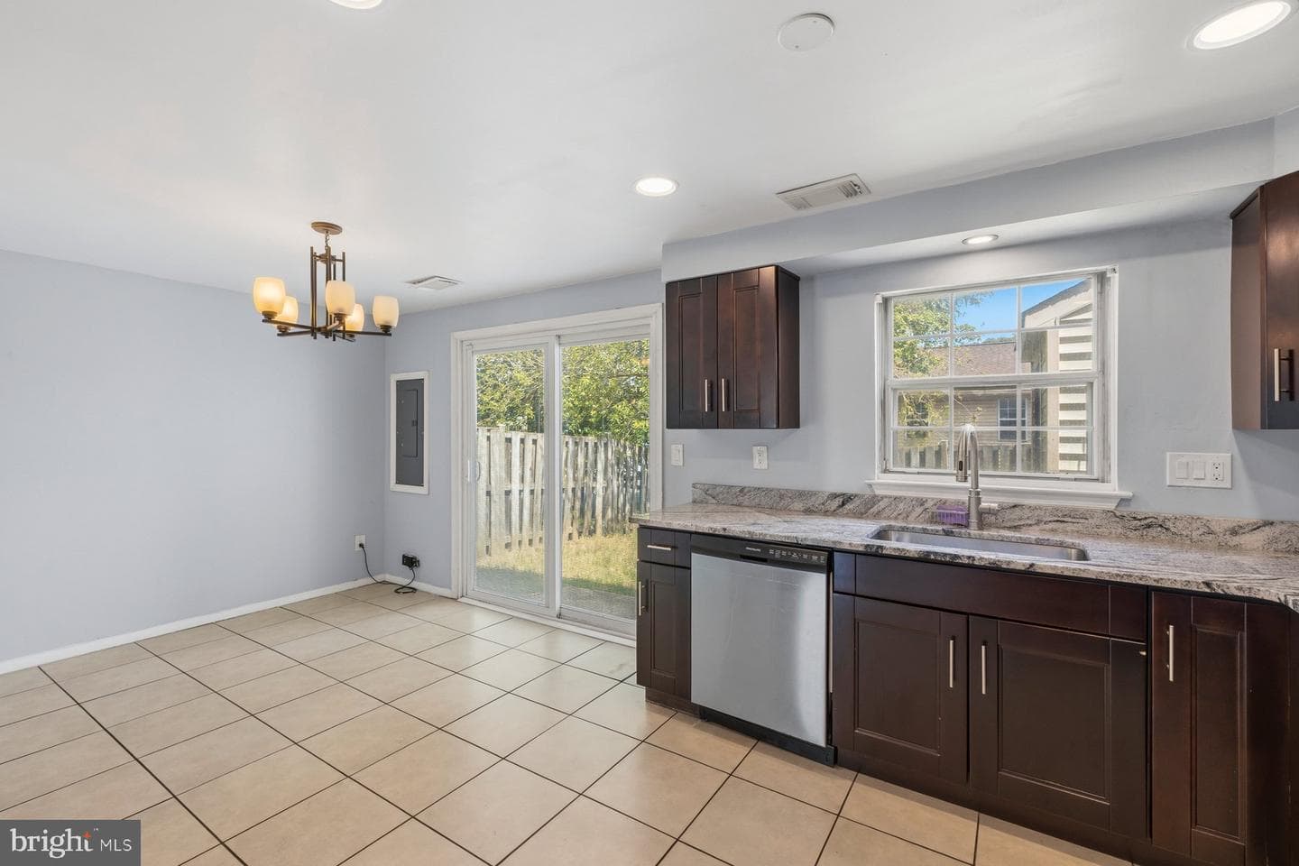 5100 Marlborough Place photo 10