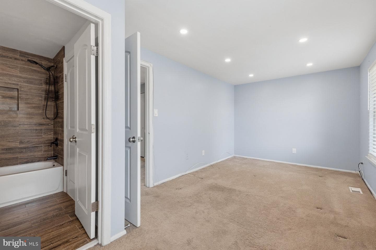 5100 Marlborough Place photo 23