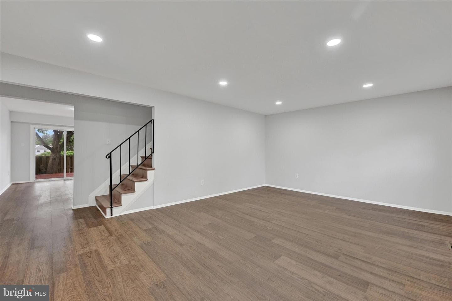 15308 Annapolis Road photo 3