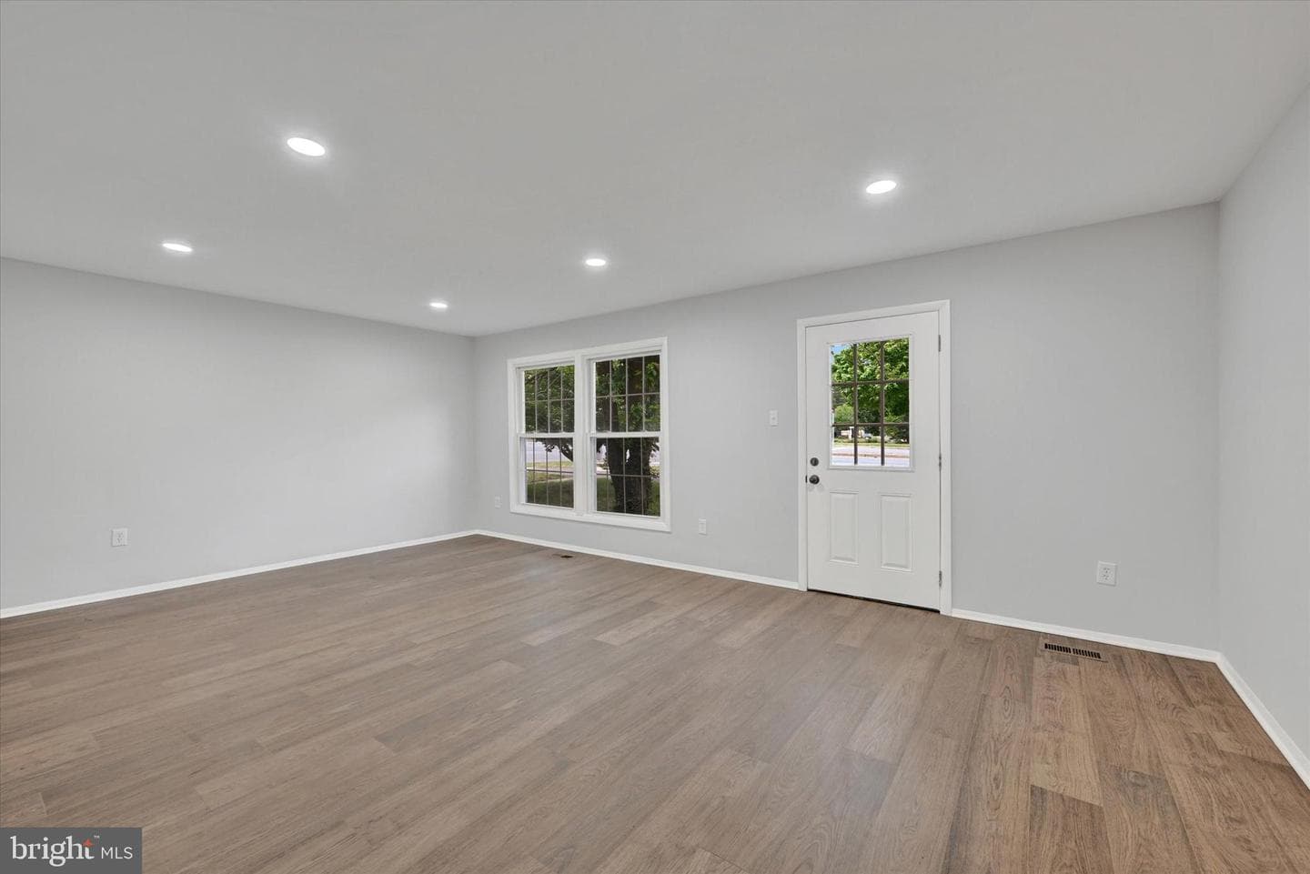 15308 Annapolis Road photo 4