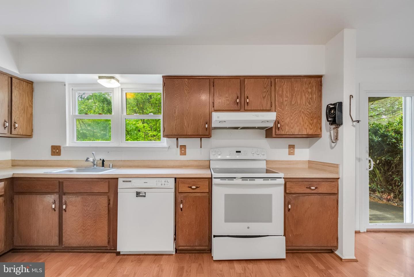 15802 Alameda Drive photo 5
