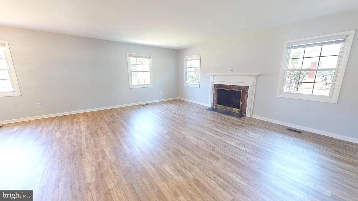 12200 Maycheck Ln photo 11