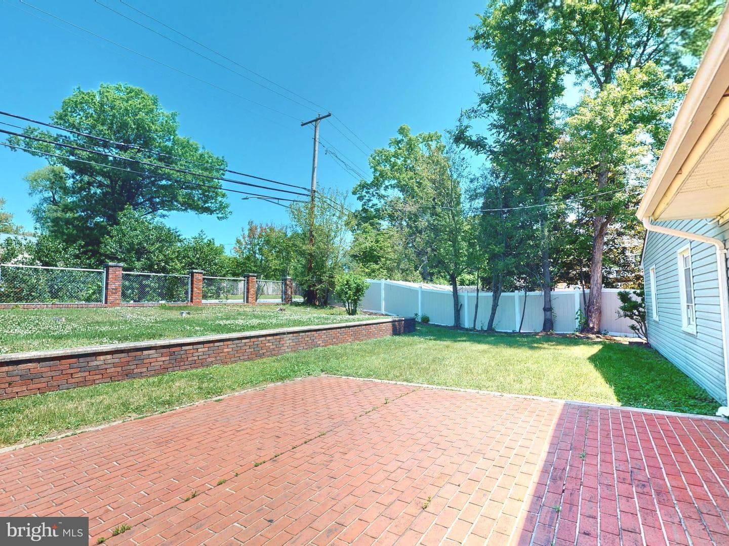 12200 Maycheck Ln photo 40