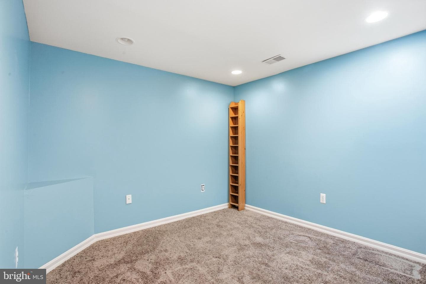 9904 Raintree Way photo 12