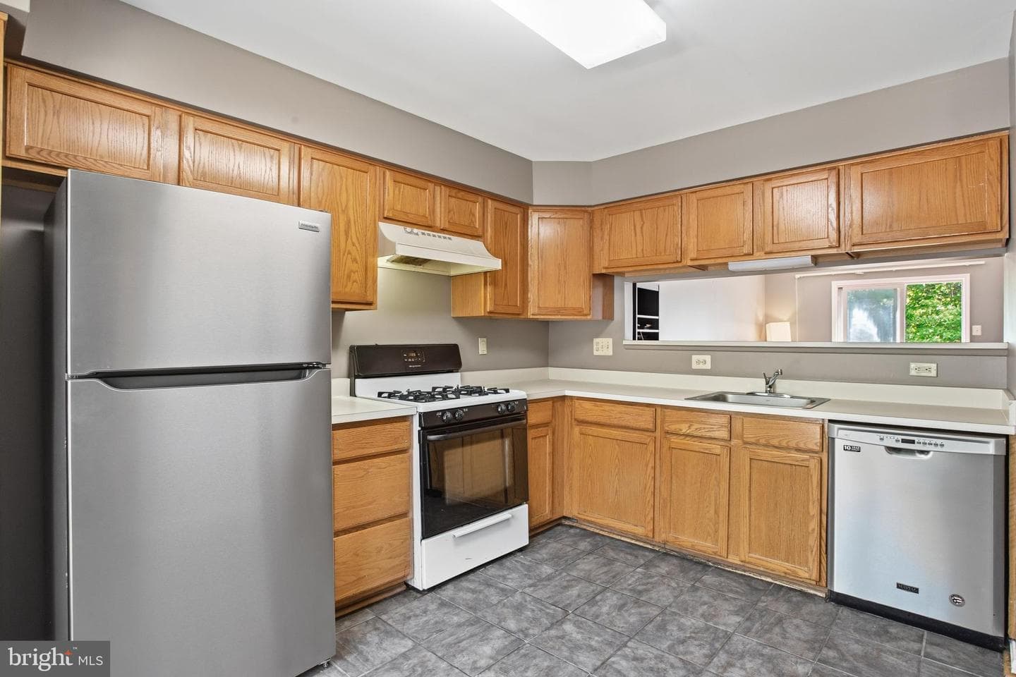9904 Raintree Way photo 3
