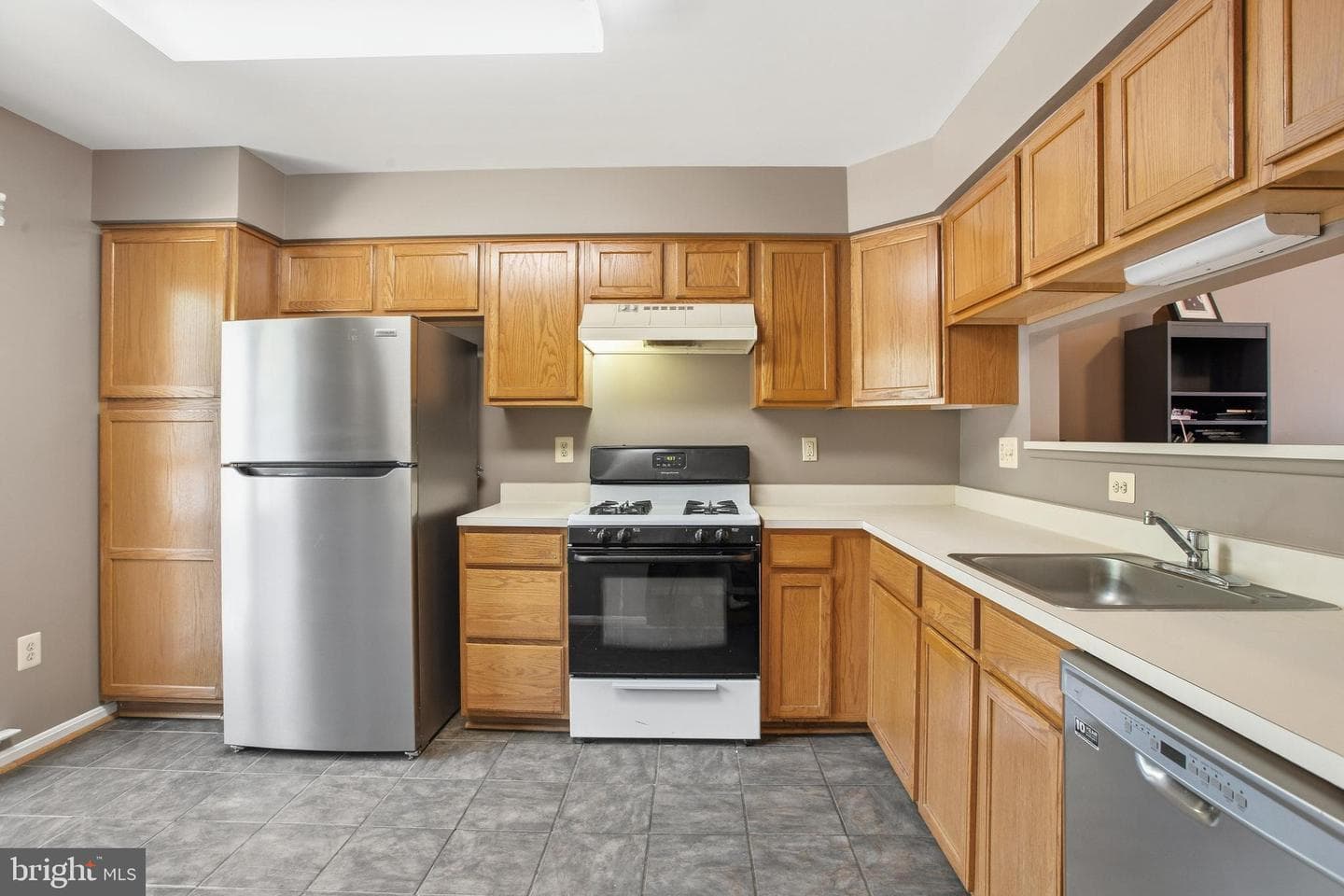 9904 Raintree Way photo 4