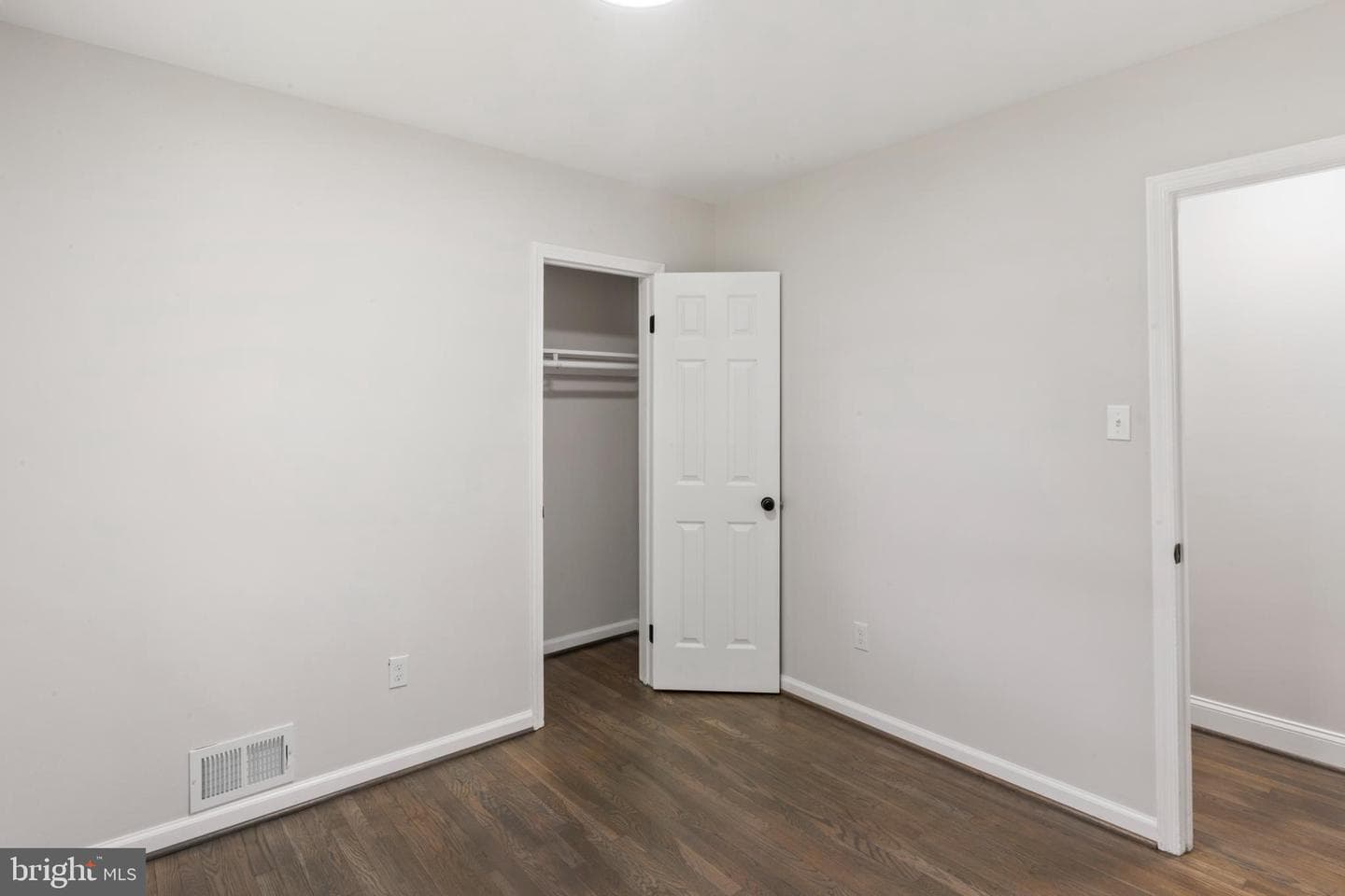 913 Applewood Street photo 27