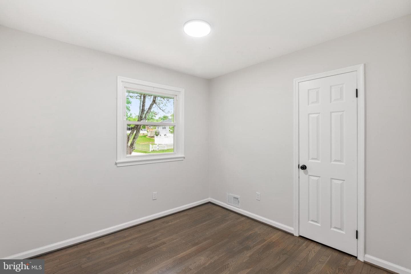 913 Applewood Street photo 28