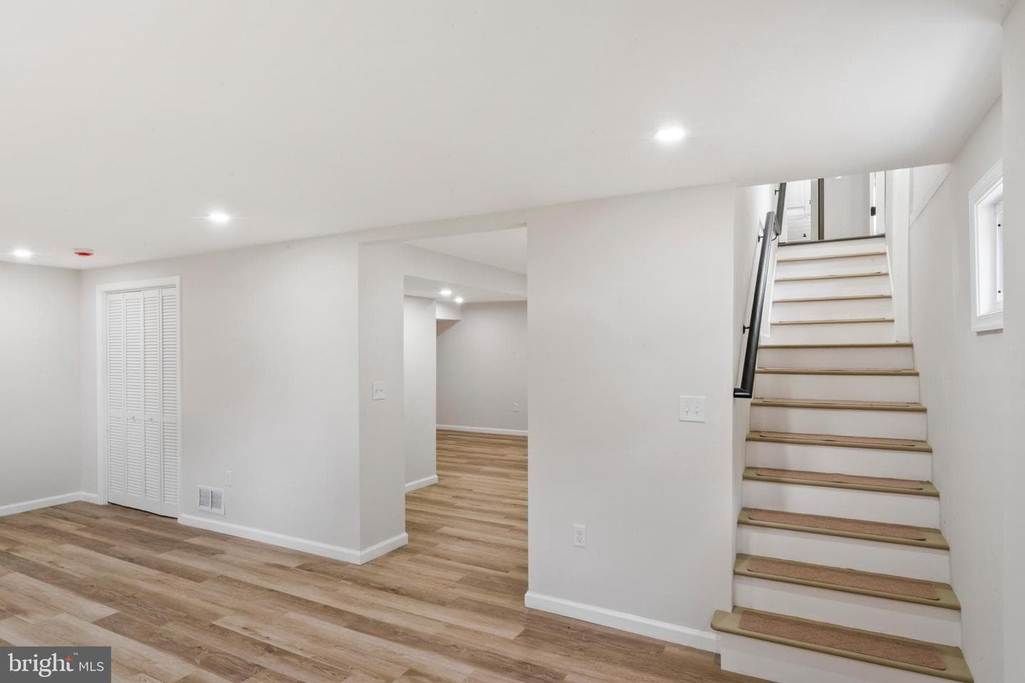 913 Applewood Street photo 33