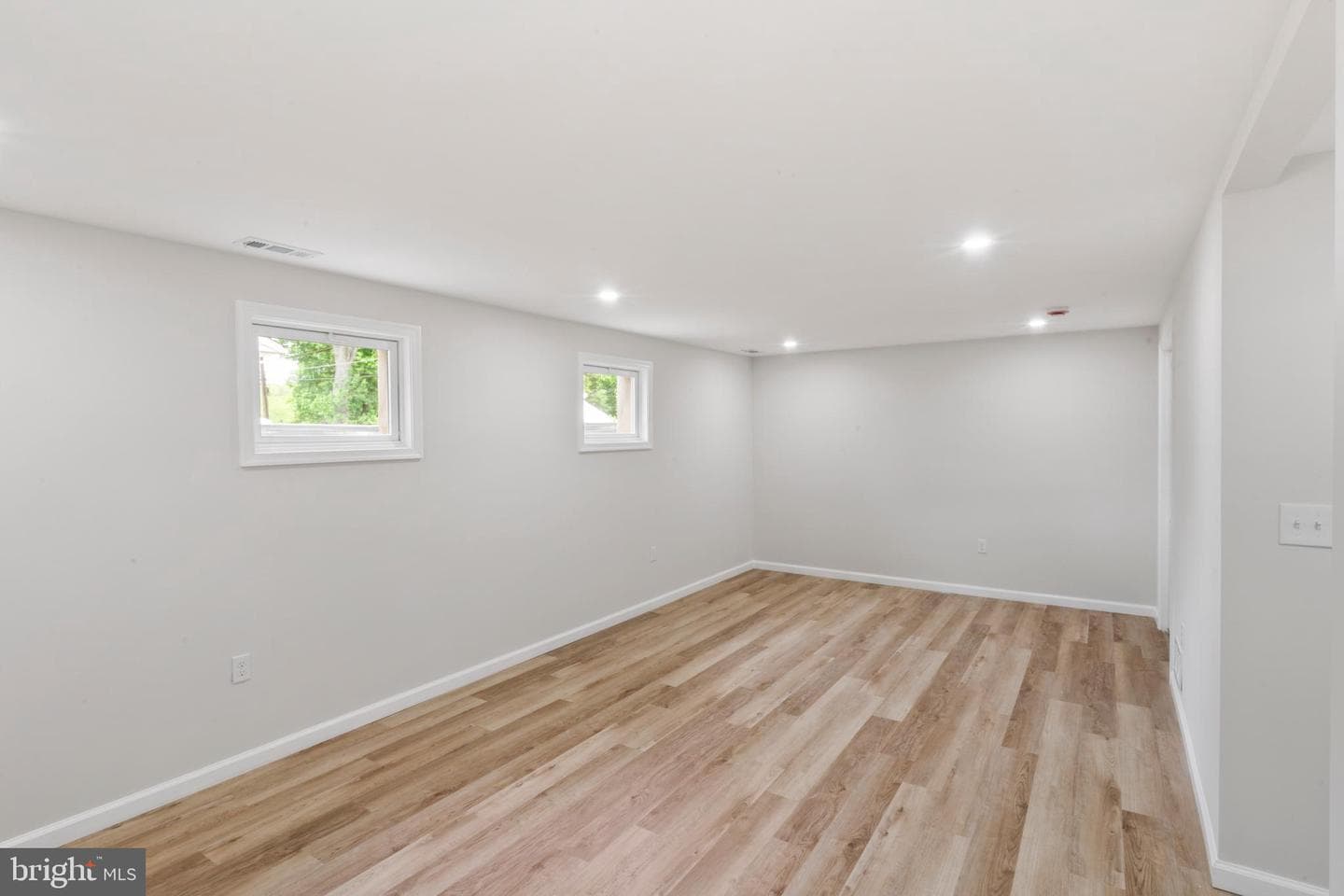 913 Applewood Street photo 34