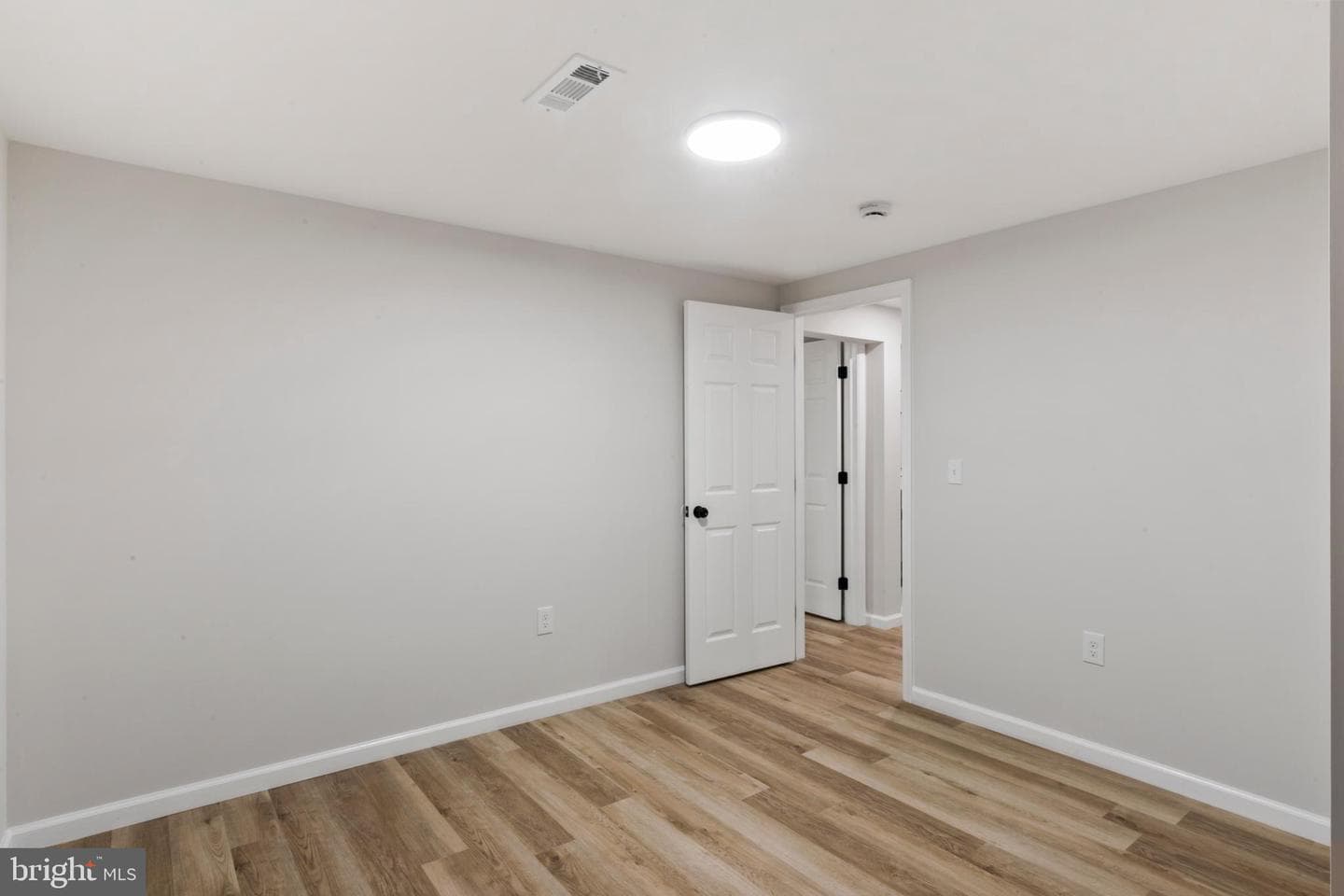 913 Applewood Street photo 43