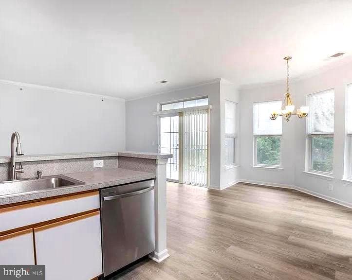 1301 Karen Boulevard #401 photo 6