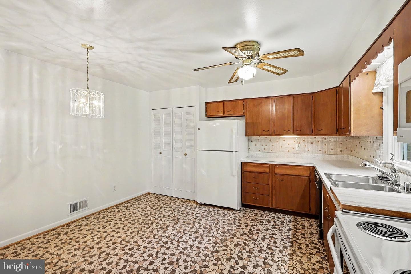 4411 Lucerne Road photo 8