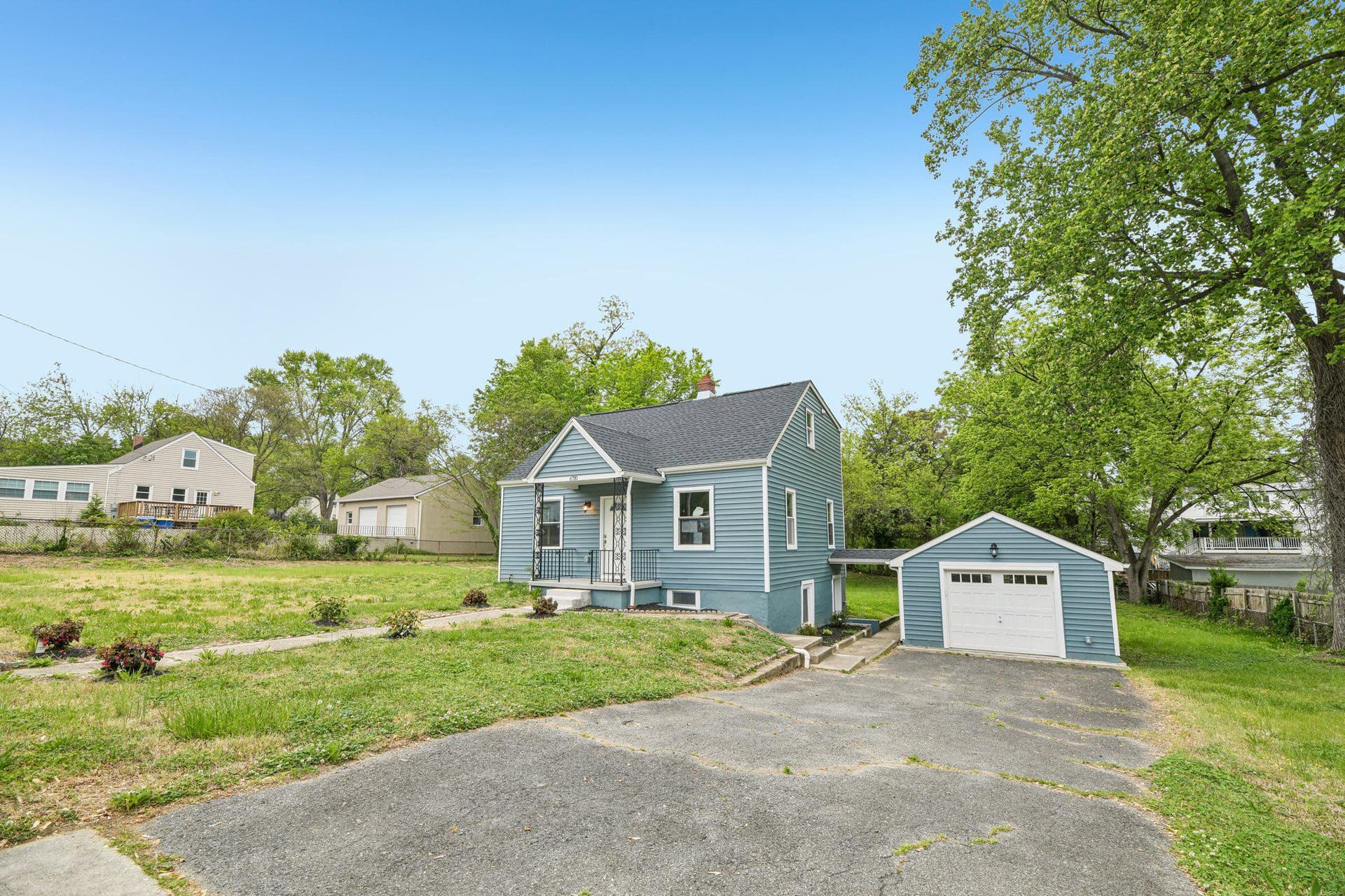 6710 Pine Grove photo 1