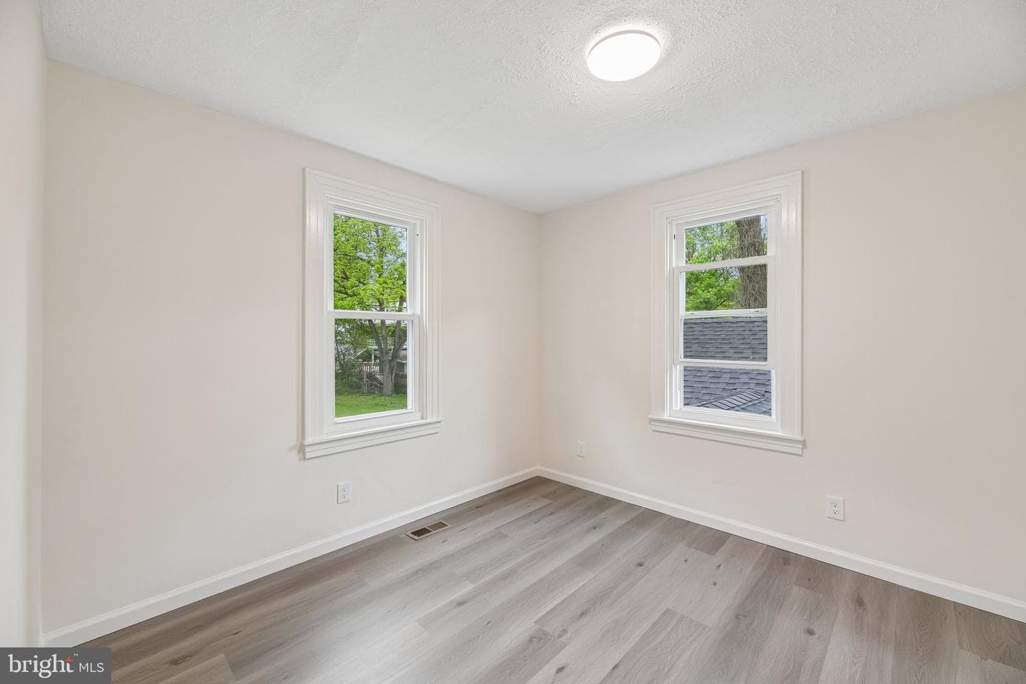 6710 Pine Grove photo 20