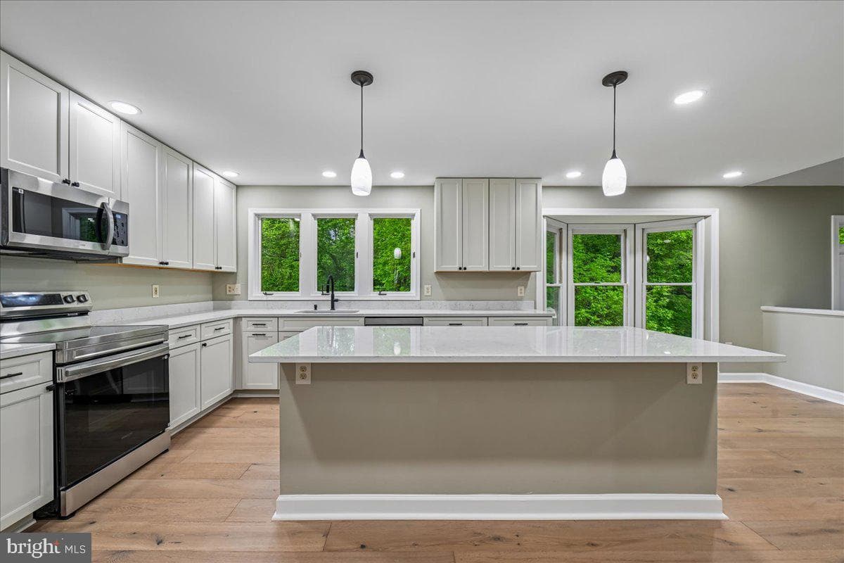10611 Foxlake Drive photo 4