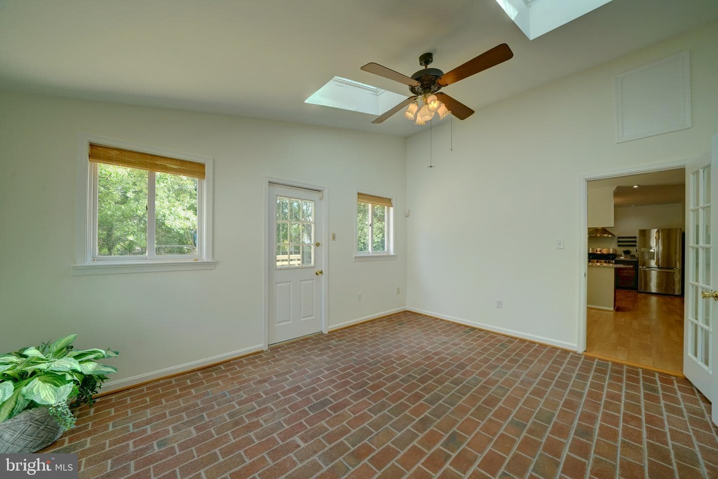 6301 Kaybro Street photo 19