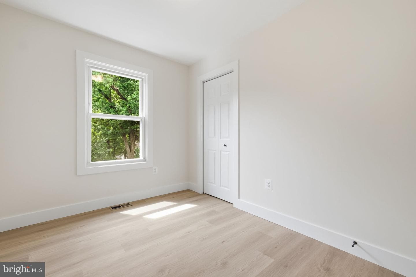 5919 Crown Street photo 17