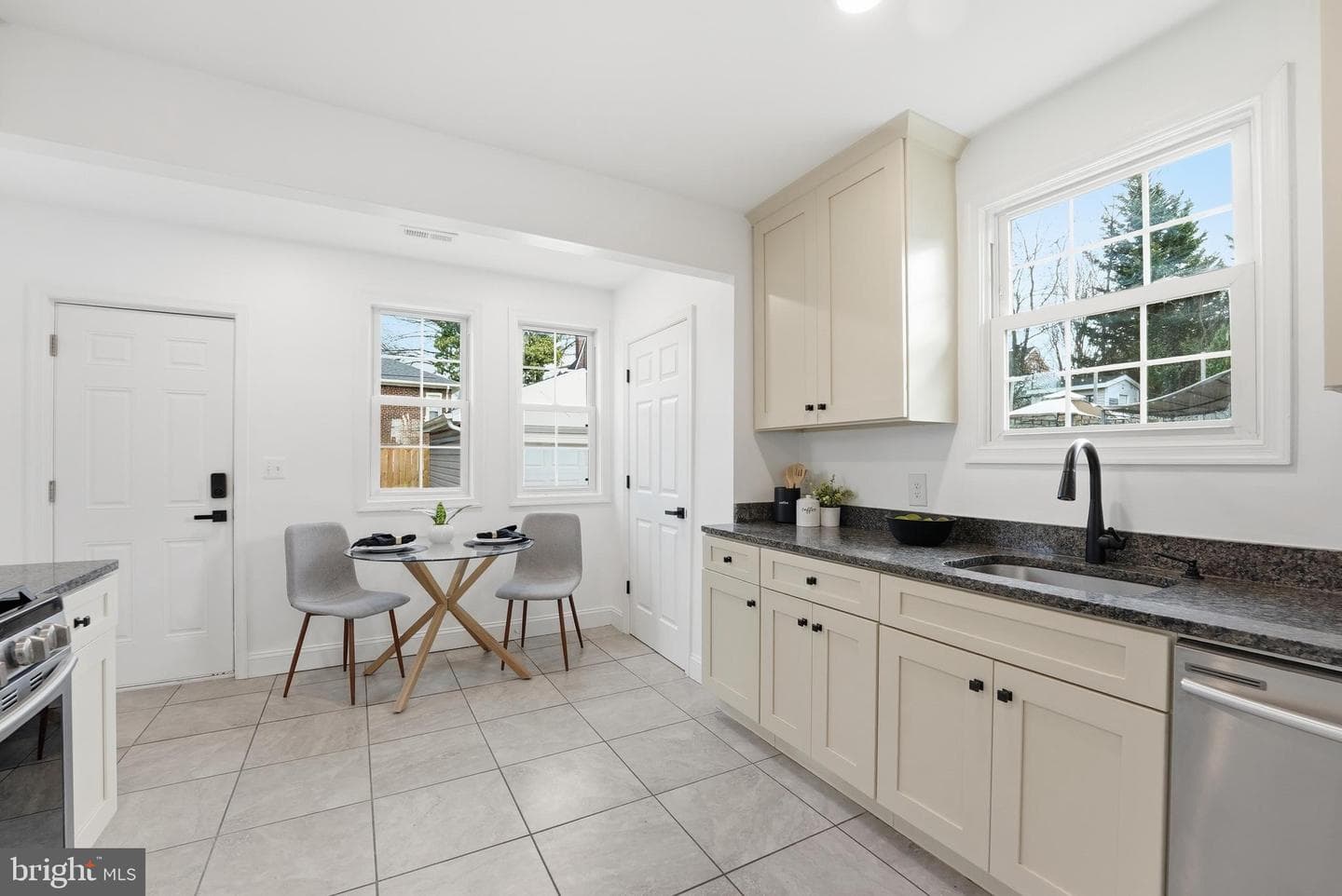 1126 Jansen Avenue photo 3