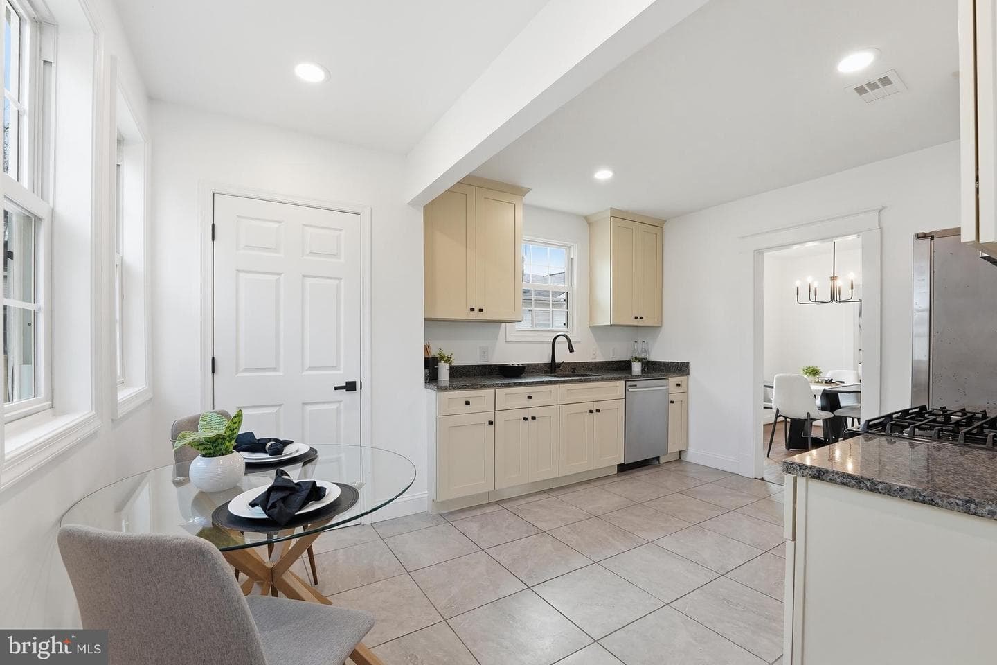 1126 Jansen Avenue photo 9