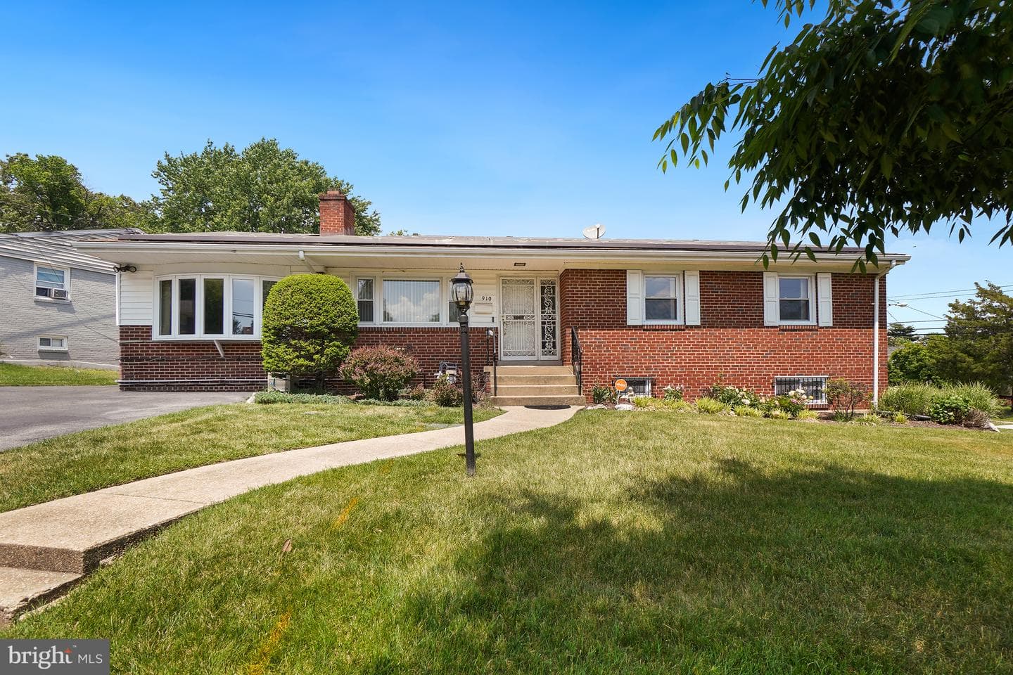 910 Luray Place