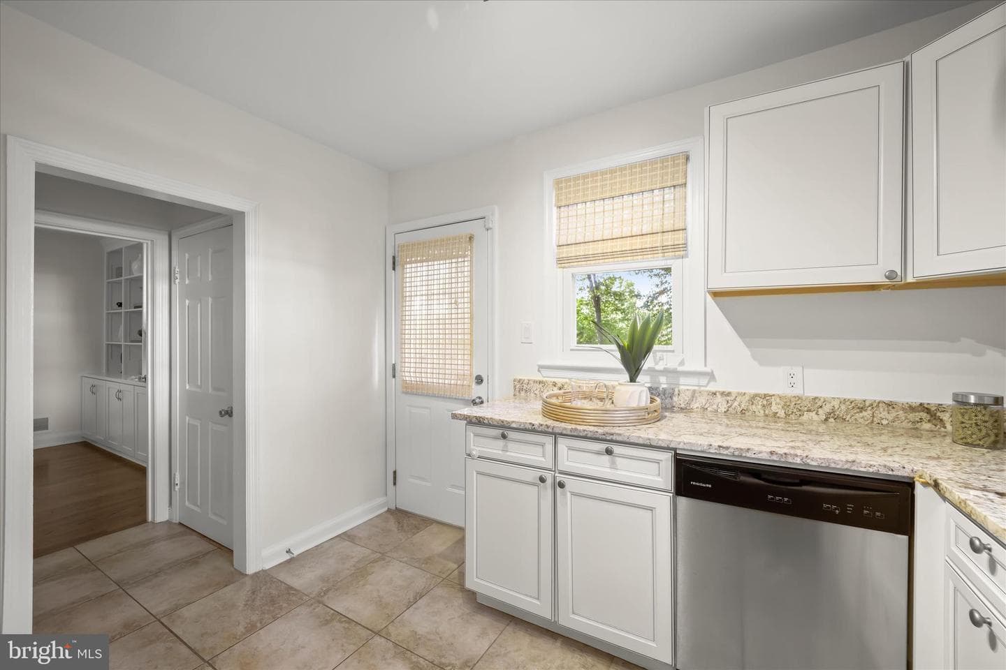 4911 Ravenswood Road photo 11