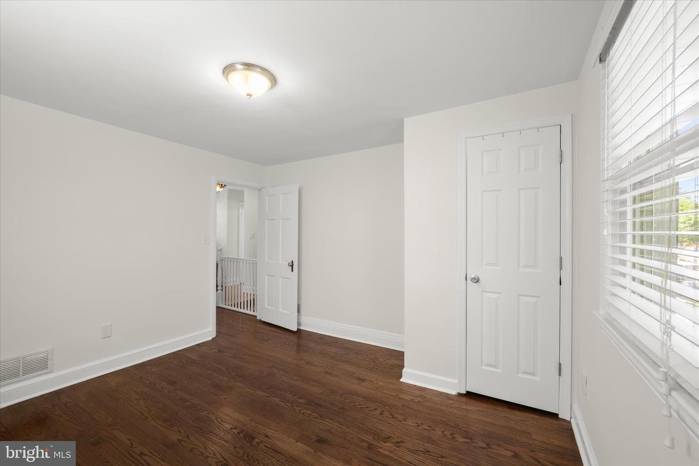 4911 Ravenswood Road photo 20
