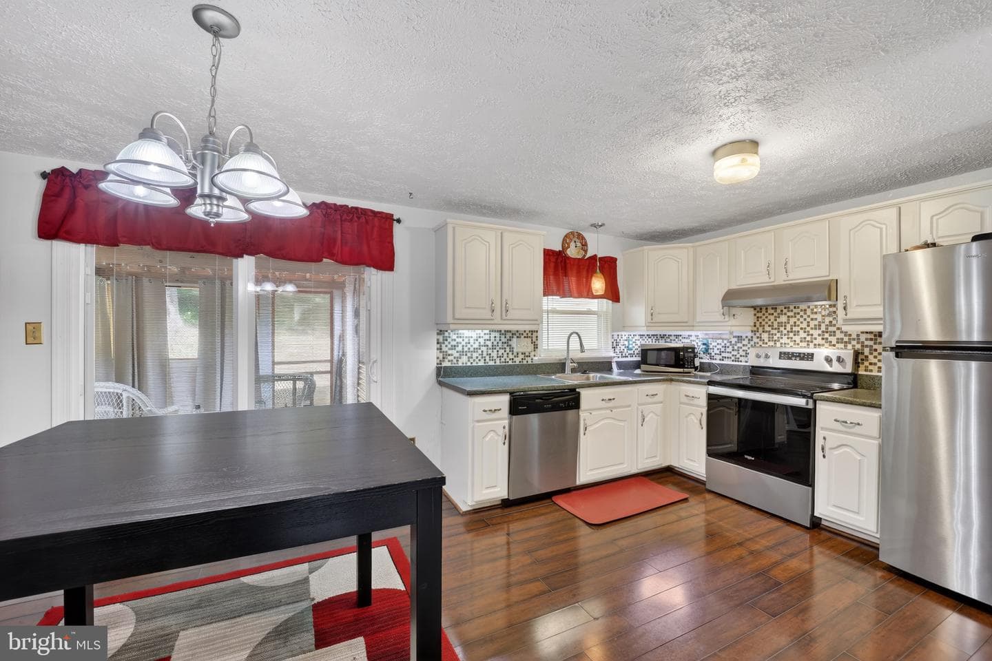 10702 Hollaway Drive photo 5