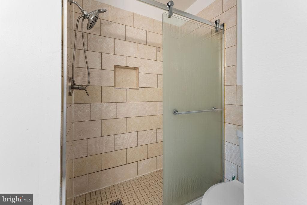 7714 Merrick Lane photo 20