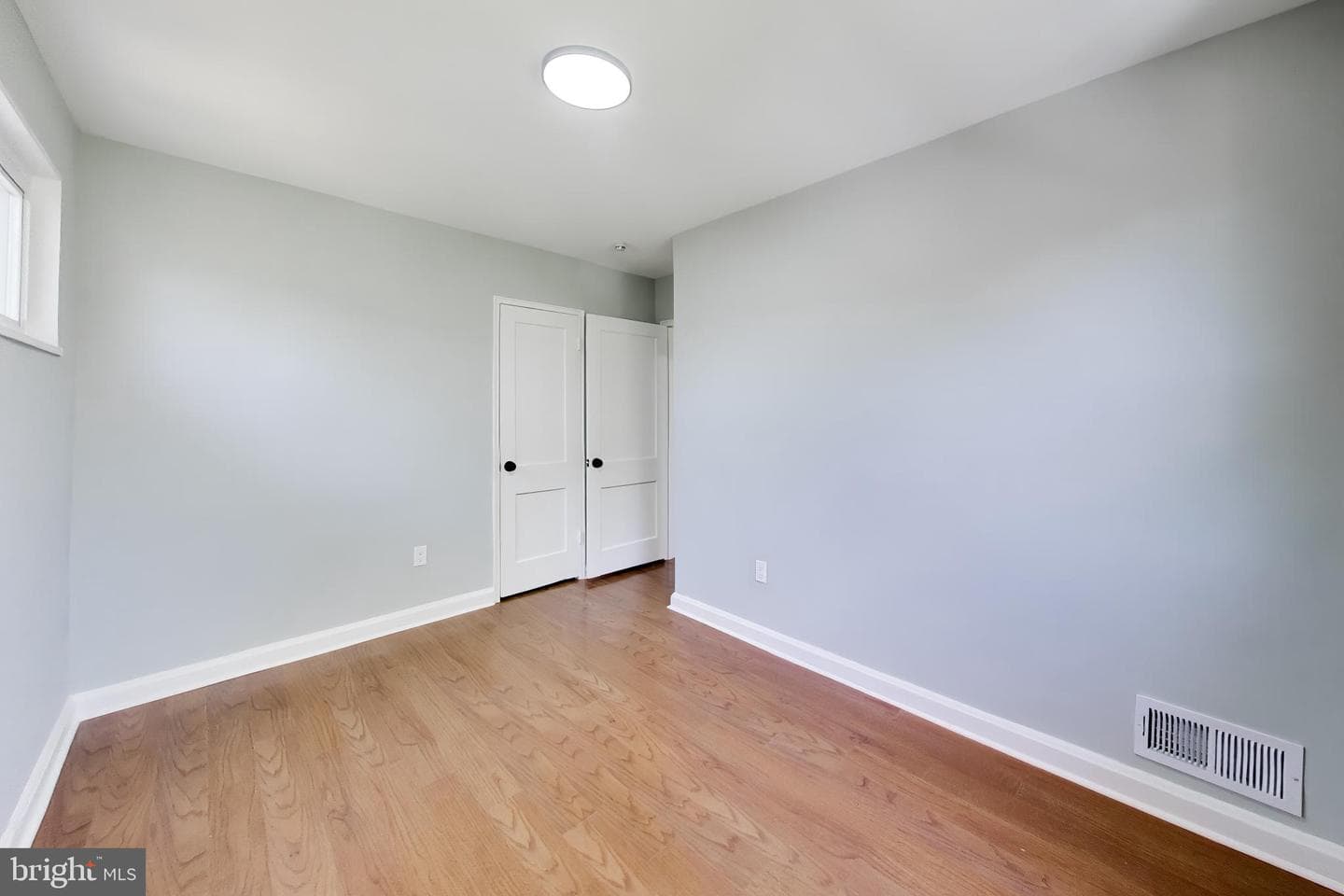 864 Neptune Avenue photo 13