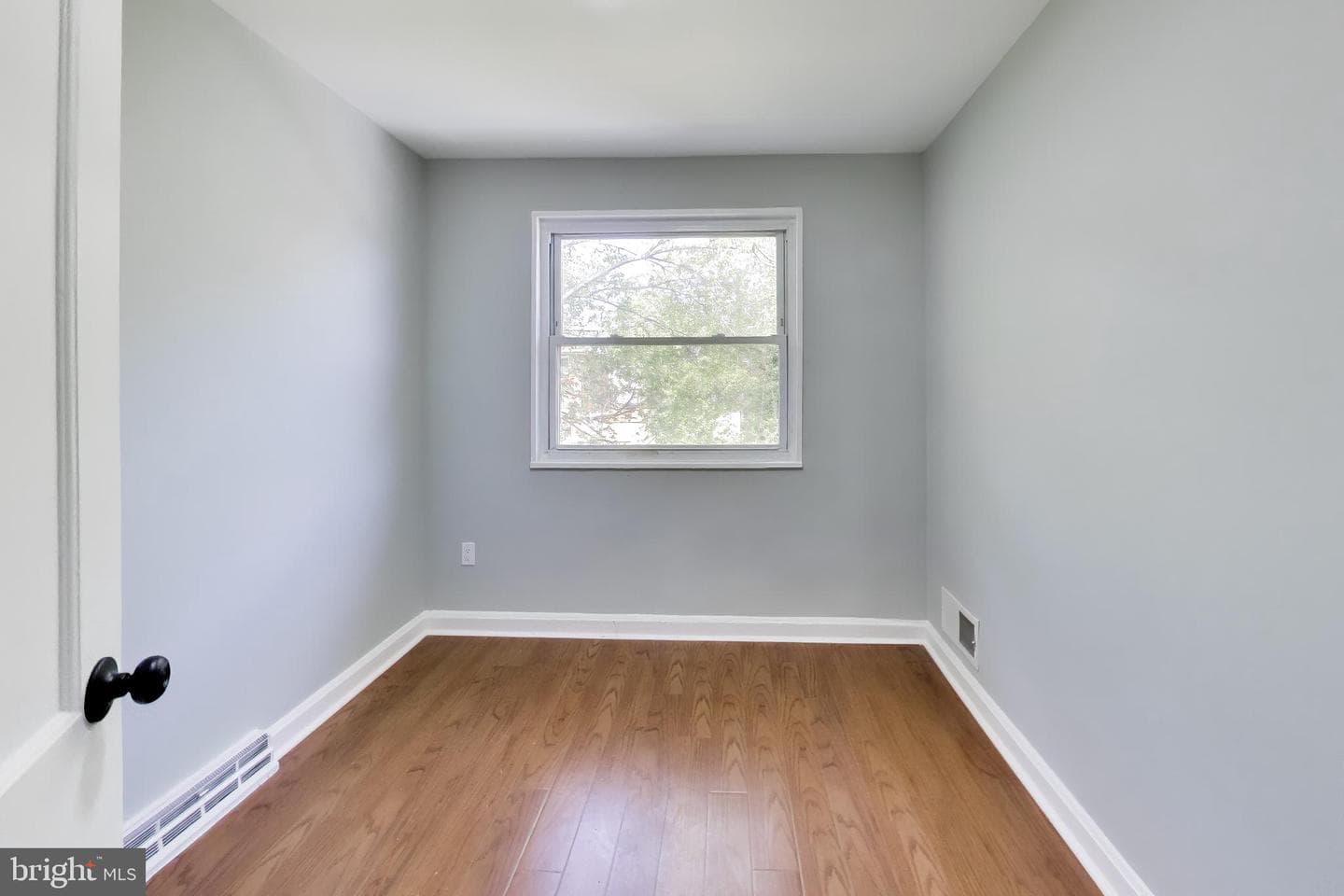 864 Neptune Avenue photo 15