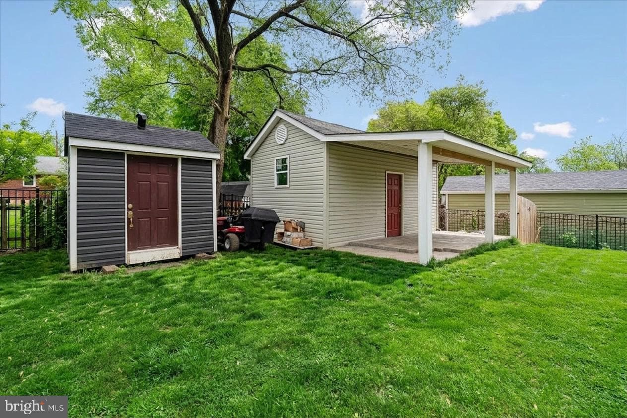 10909 Fleetwood Drive photo 27