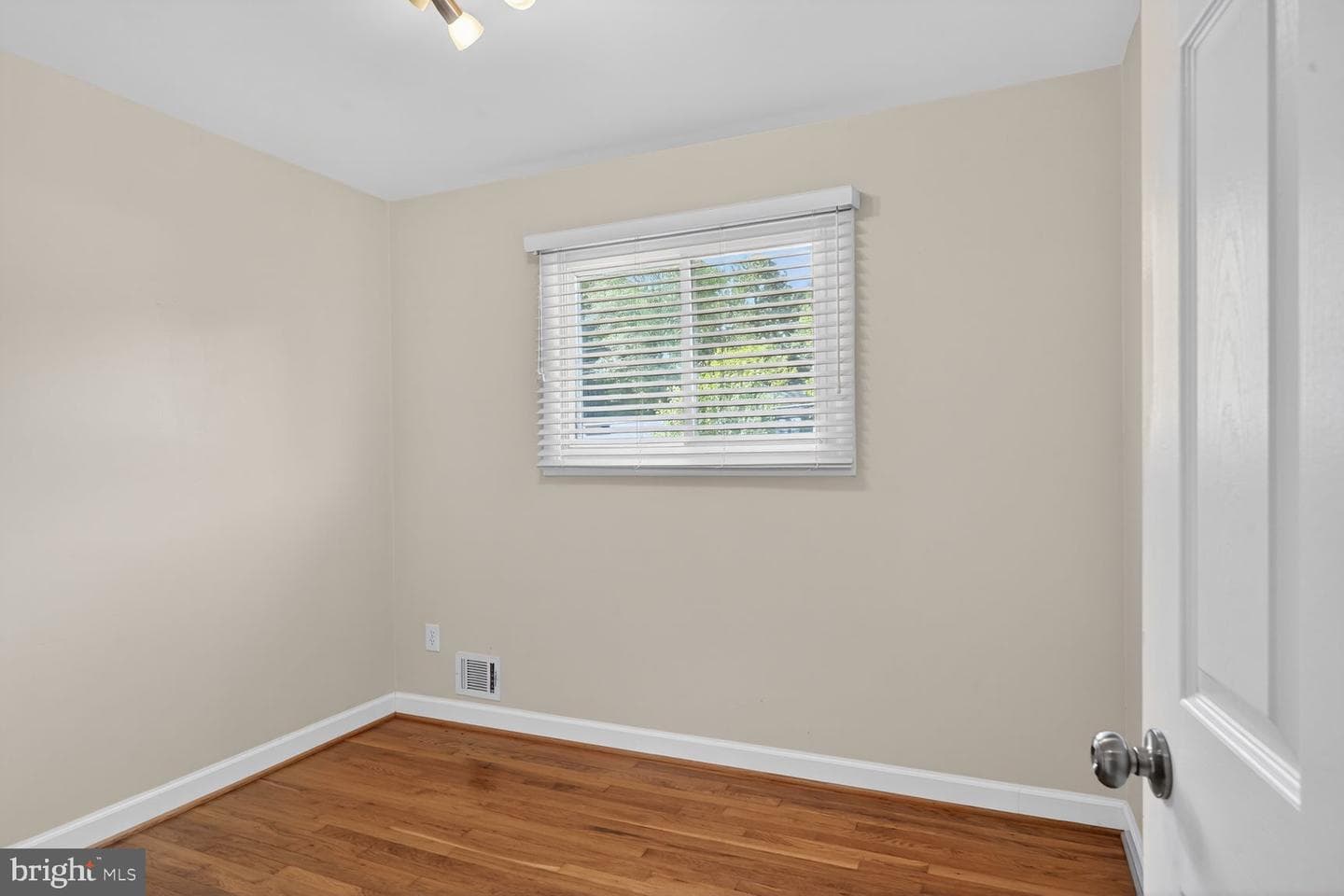 5506 Helmont Drive photo 11