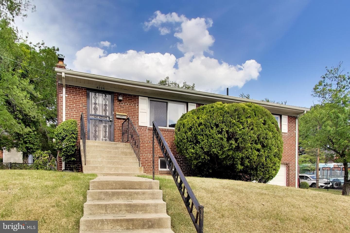 4206 Lyons St photo 3