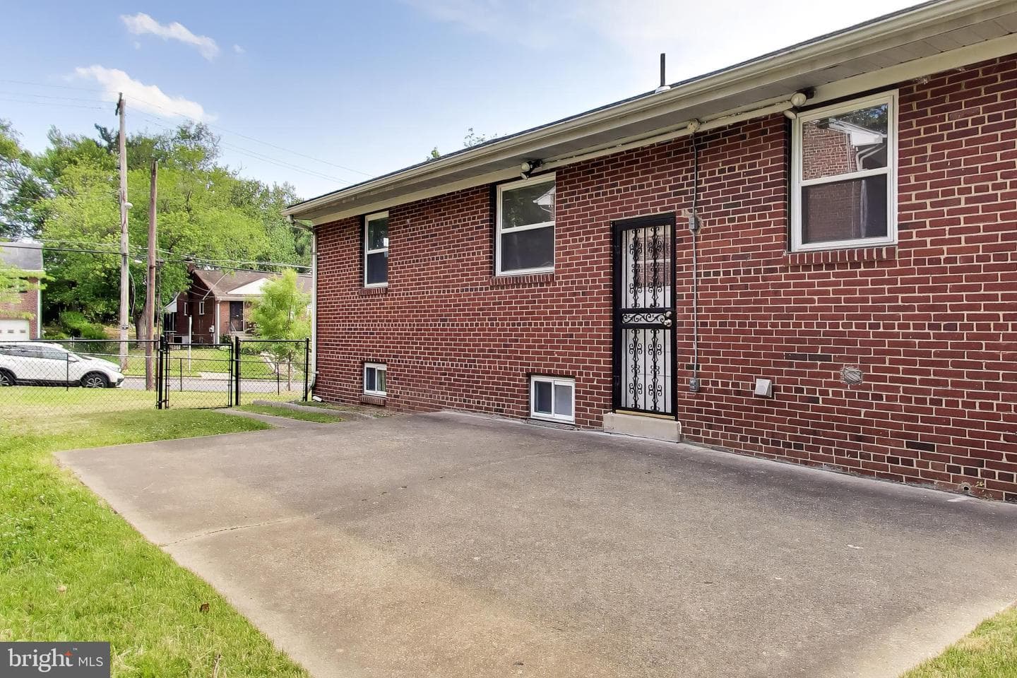 4206 Lyons St photo 36