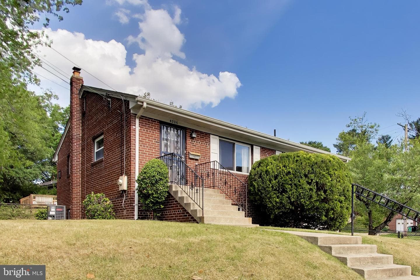 4206 Lyons St photo 4