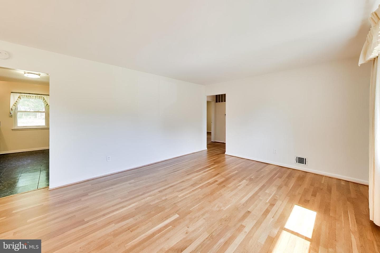 4206 Lyons St photo 5