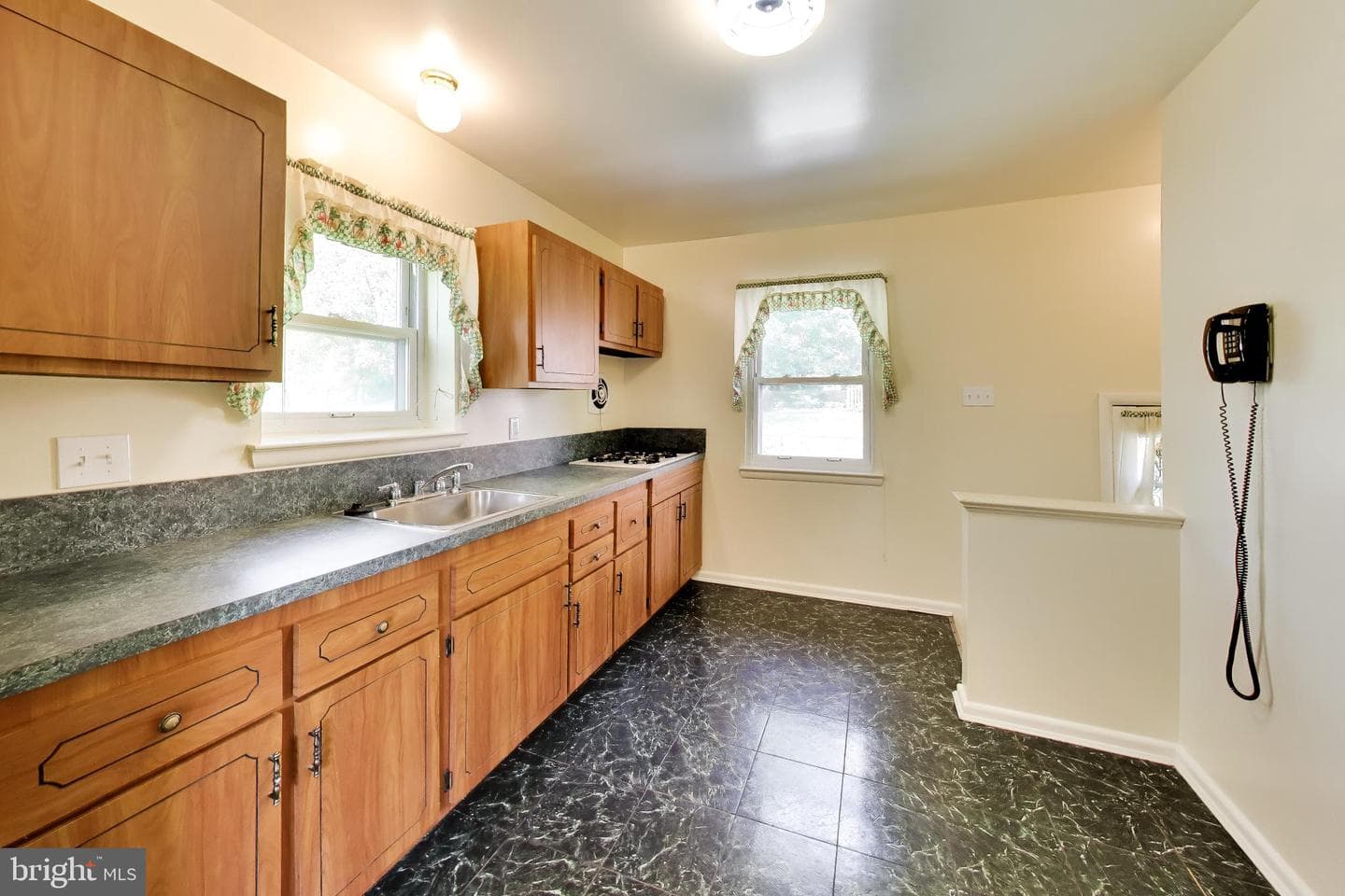 4206 Lyons St photo 9