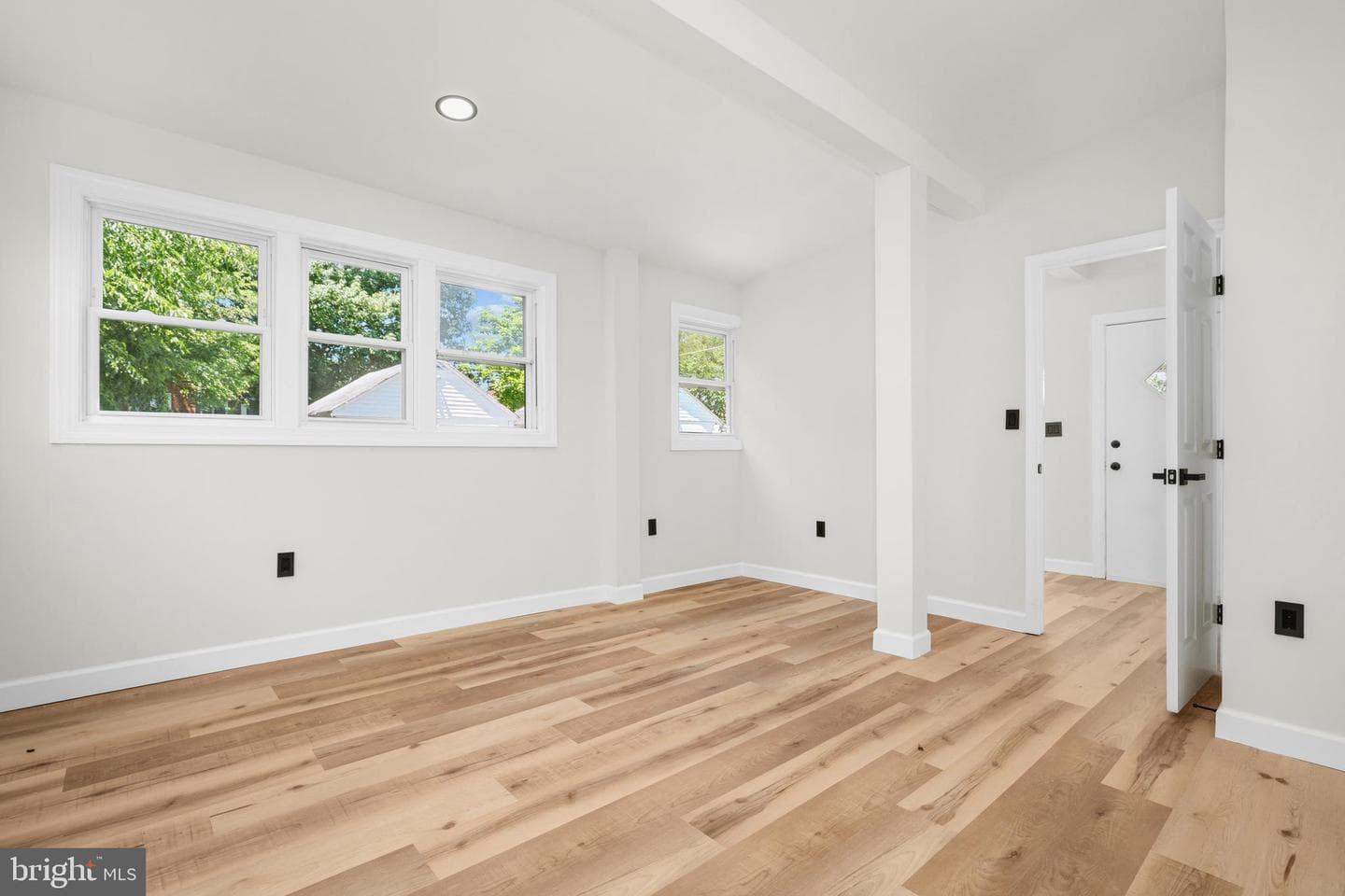 6402 Halleck Street photo 16