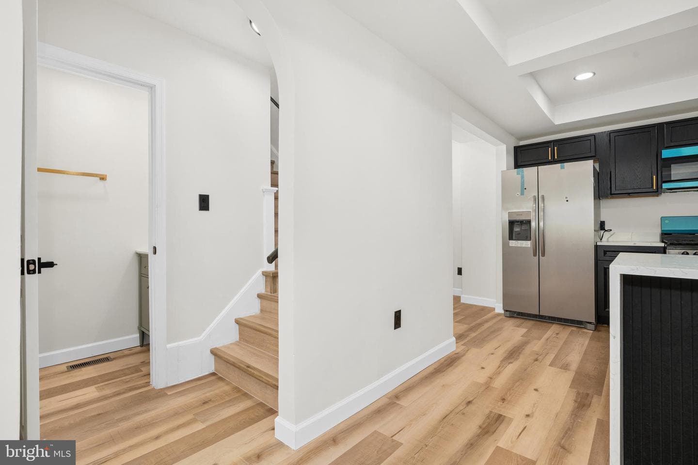 6402 Halleck Street photo 23