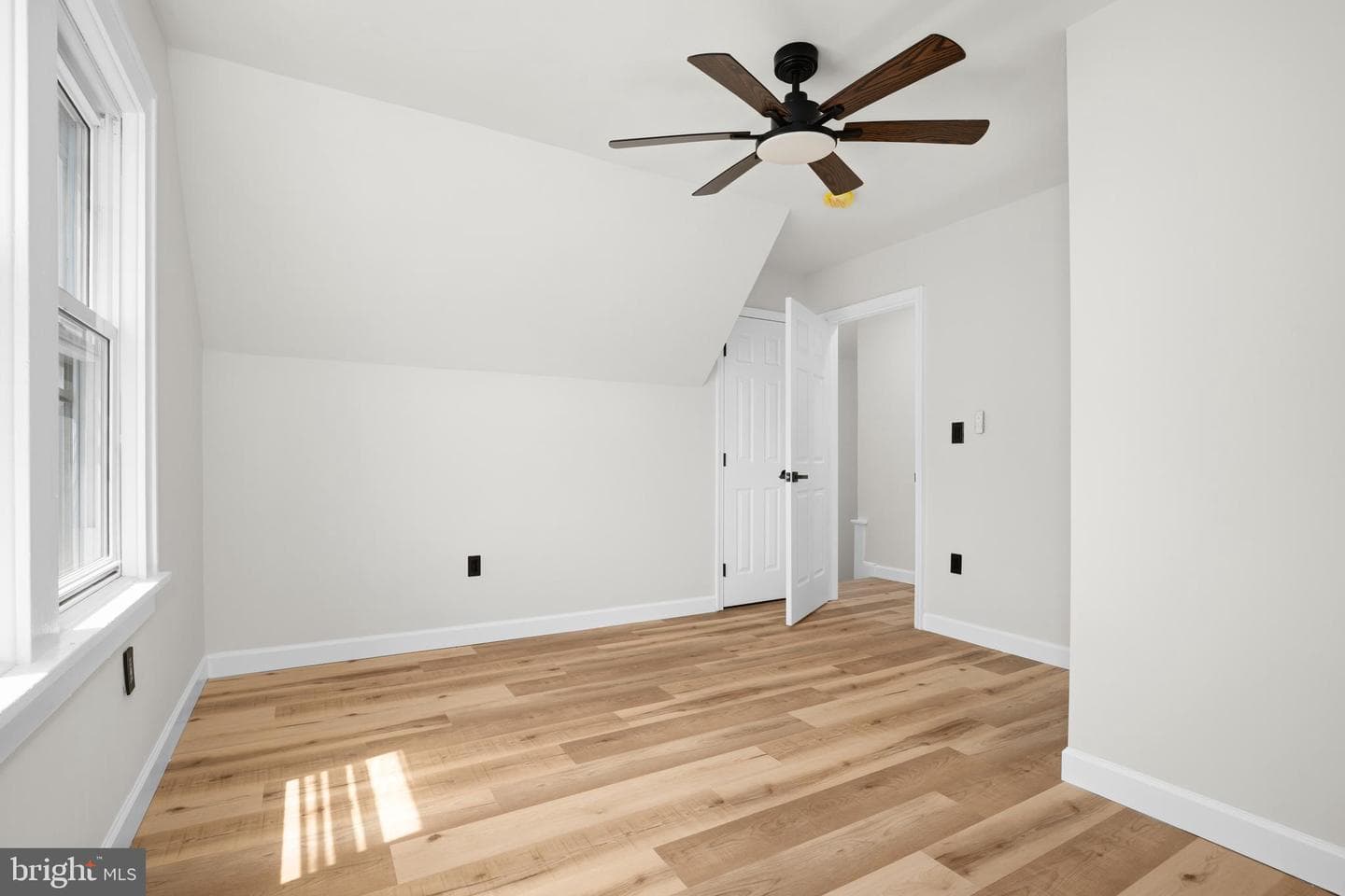 6402 Halleck Street photo 26