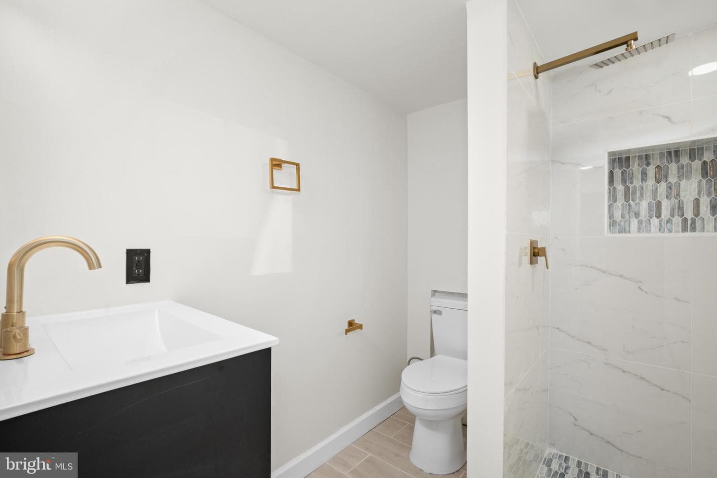 6402 Halleck Street photo 31