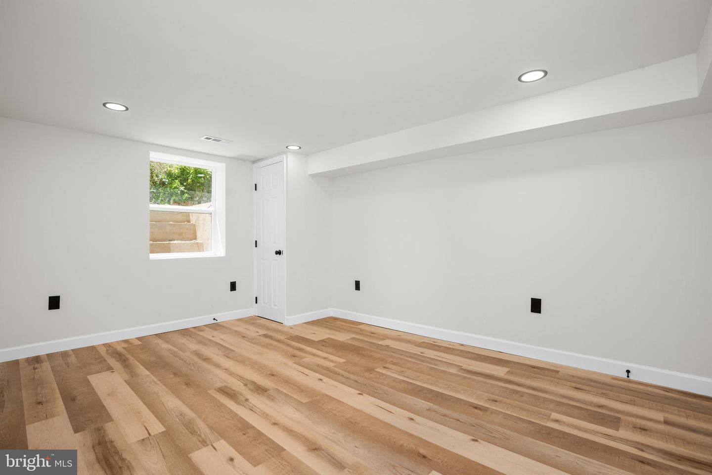 6402 Halleck Street photo 32