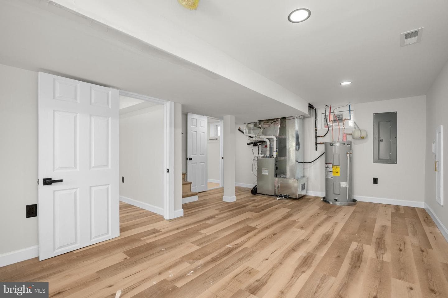 6402 Halleck Street photo 33