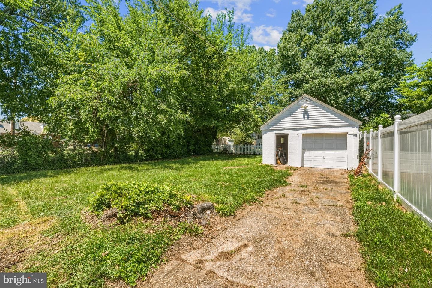 6402 Halleck Street photo 34