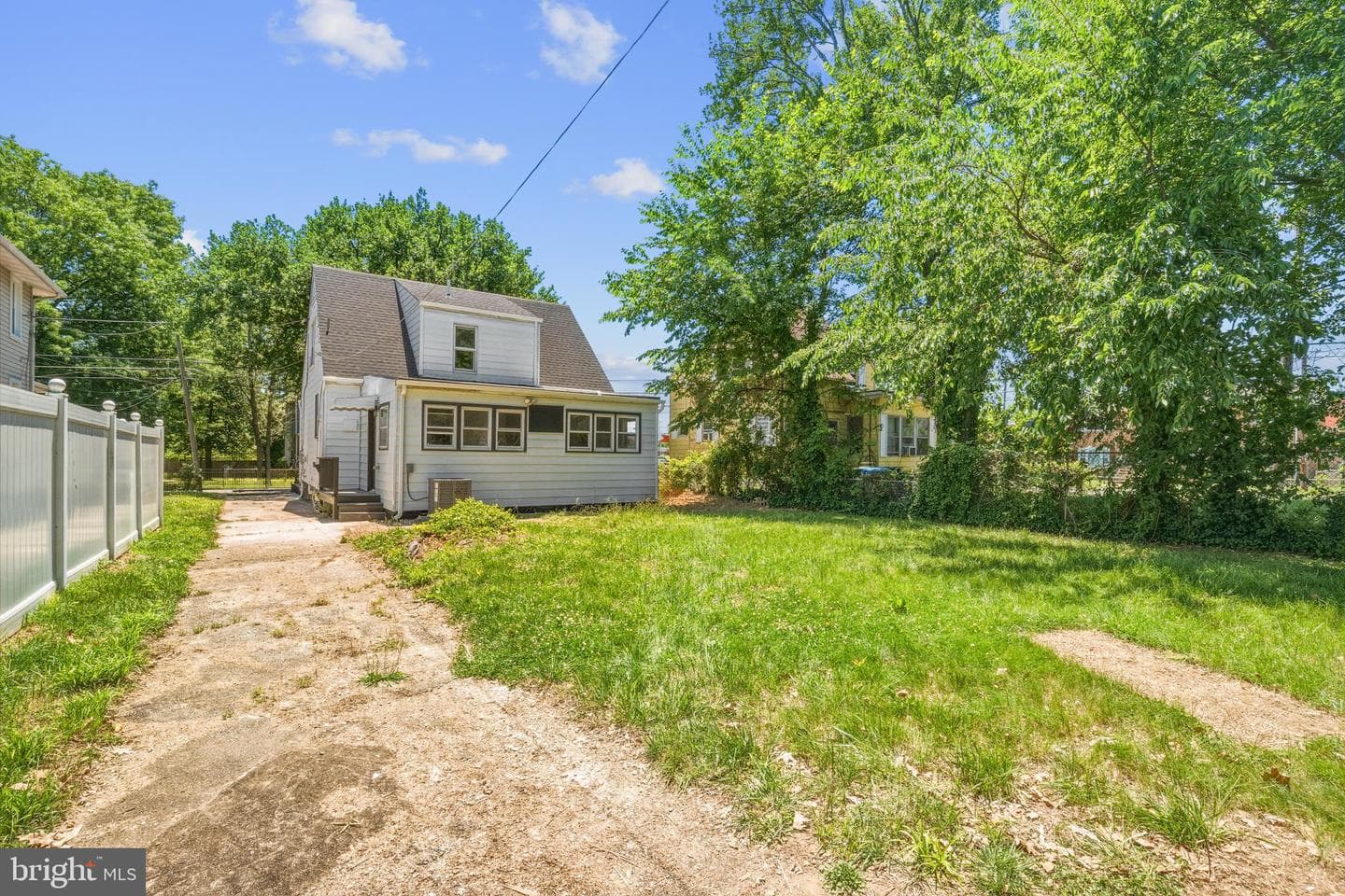 6402 Halleck Street photo 35